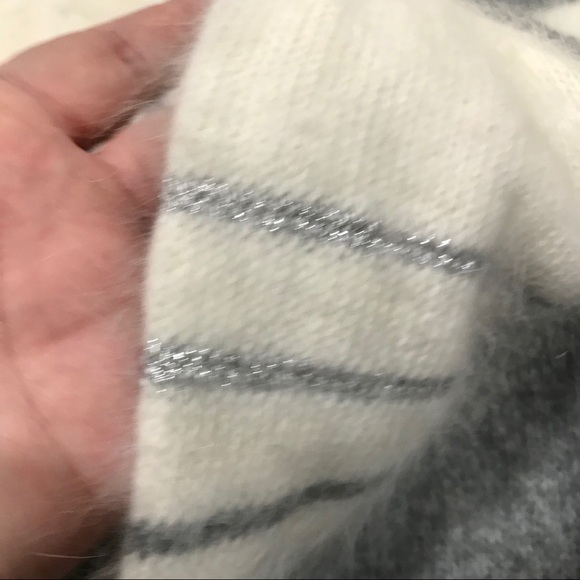 Vintage Dainty 80’s Mohair Winter Design Sweater - Picture 3 of 5